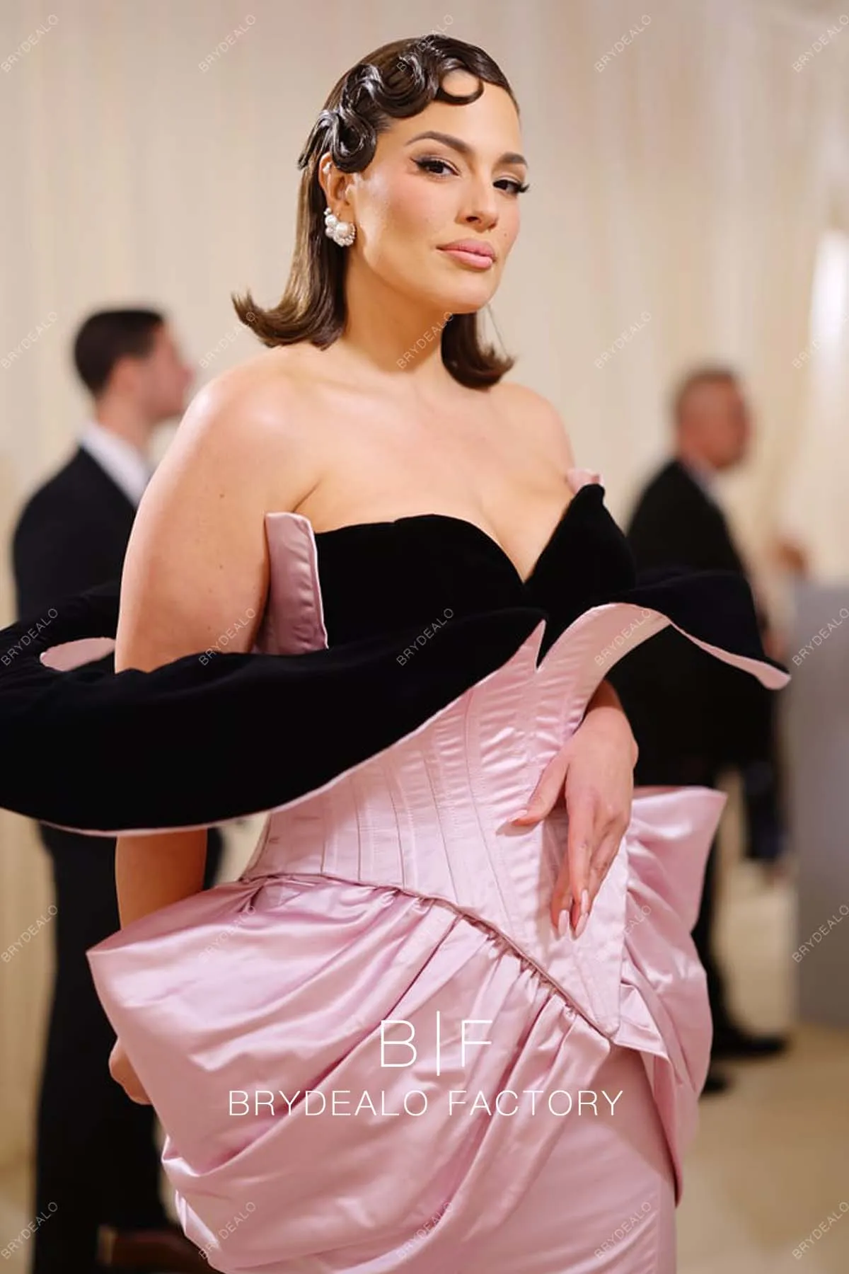 Ashley Graham 2023 Met Gala Pink Off-shoulder Black Trumpet Dress