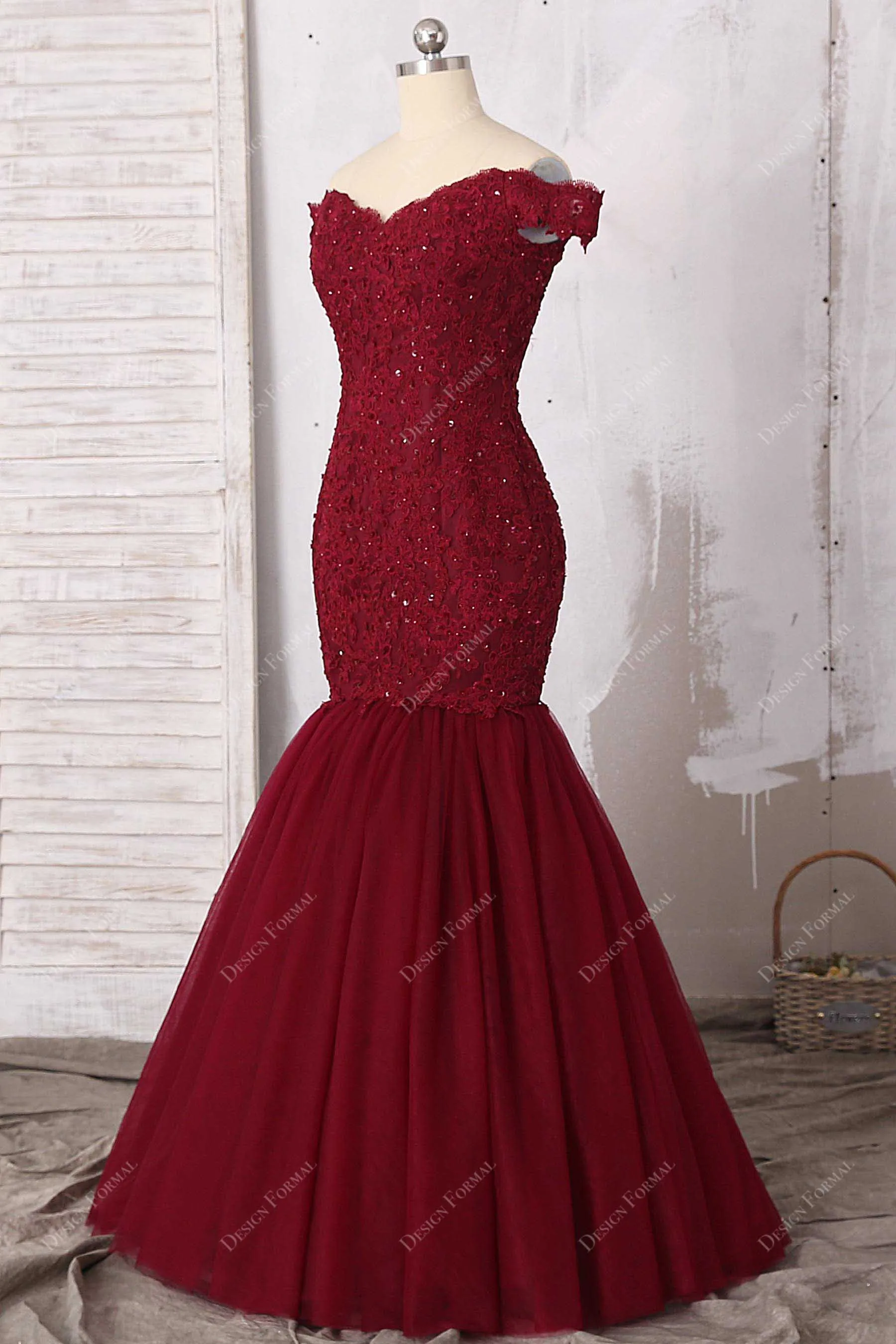 Burgundy Beaded Lace Tulle Trumpet Prom Dress