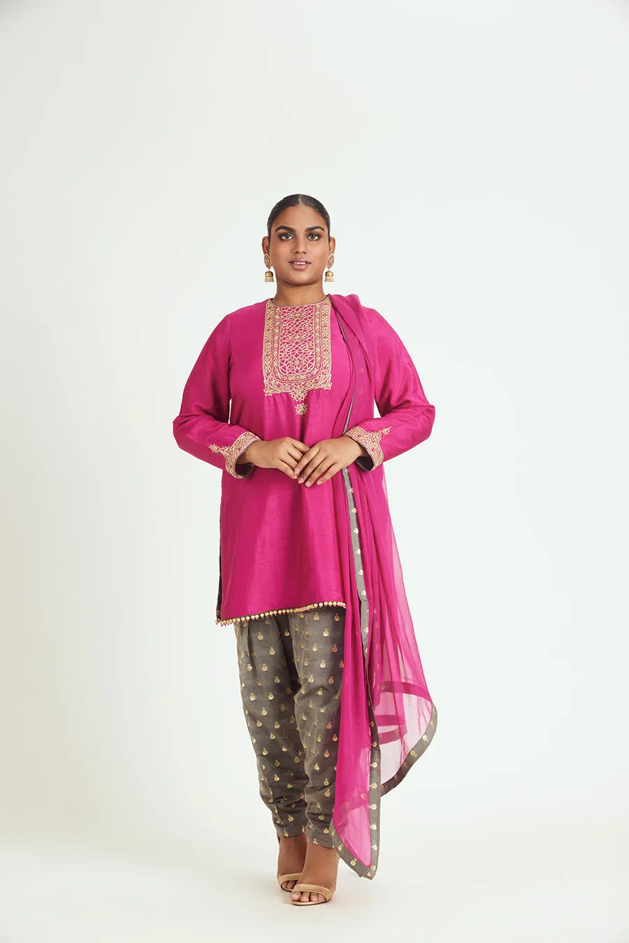 FUSCHIA GEORGETTE KURTA WITH GREY BENARSI SALWAR AND CHIFFON DUPATTA