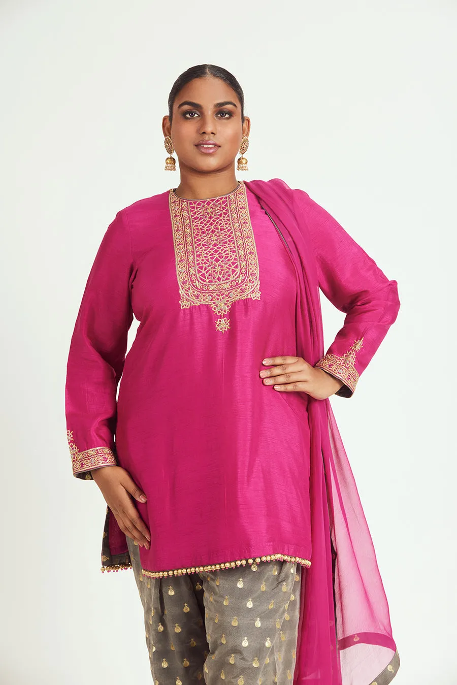 FUSCHIA GEORGETTE KURTA WITH GREY BENARSI SALWAR AND CHIFFON DUPATTA