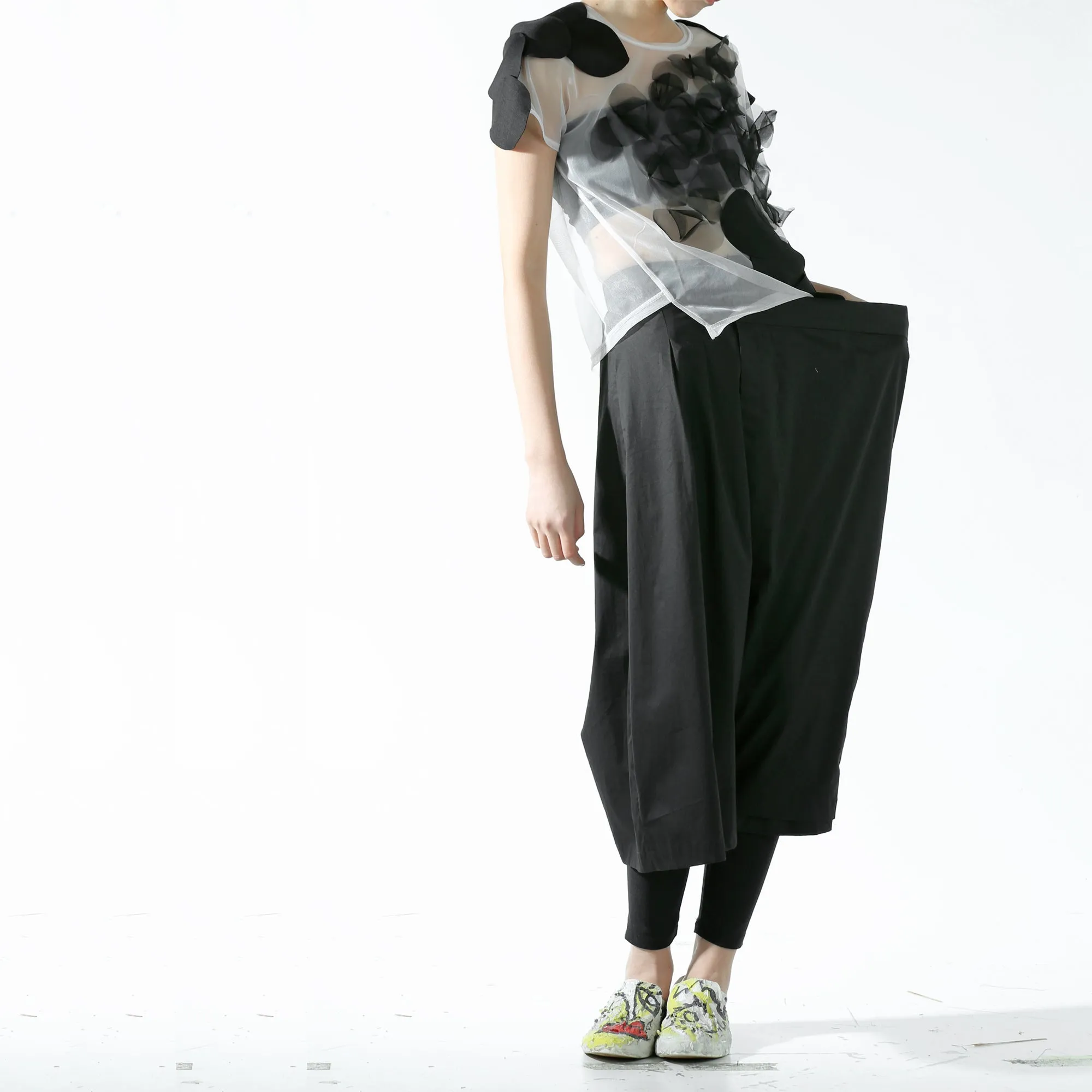 Trousers - Asymmetric leg width